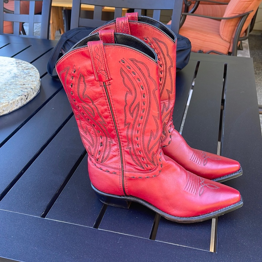 Abilene #9002 Whipstitched Red leather Cowgirl boots, very lightly worn. Size 10